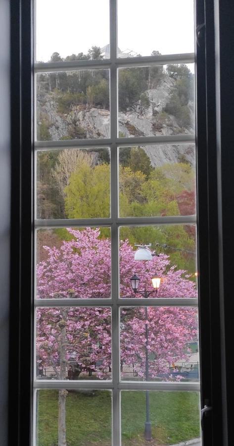 Family Friendly Apartment By The Park In The Very Center Of Ålesund Esterno foto