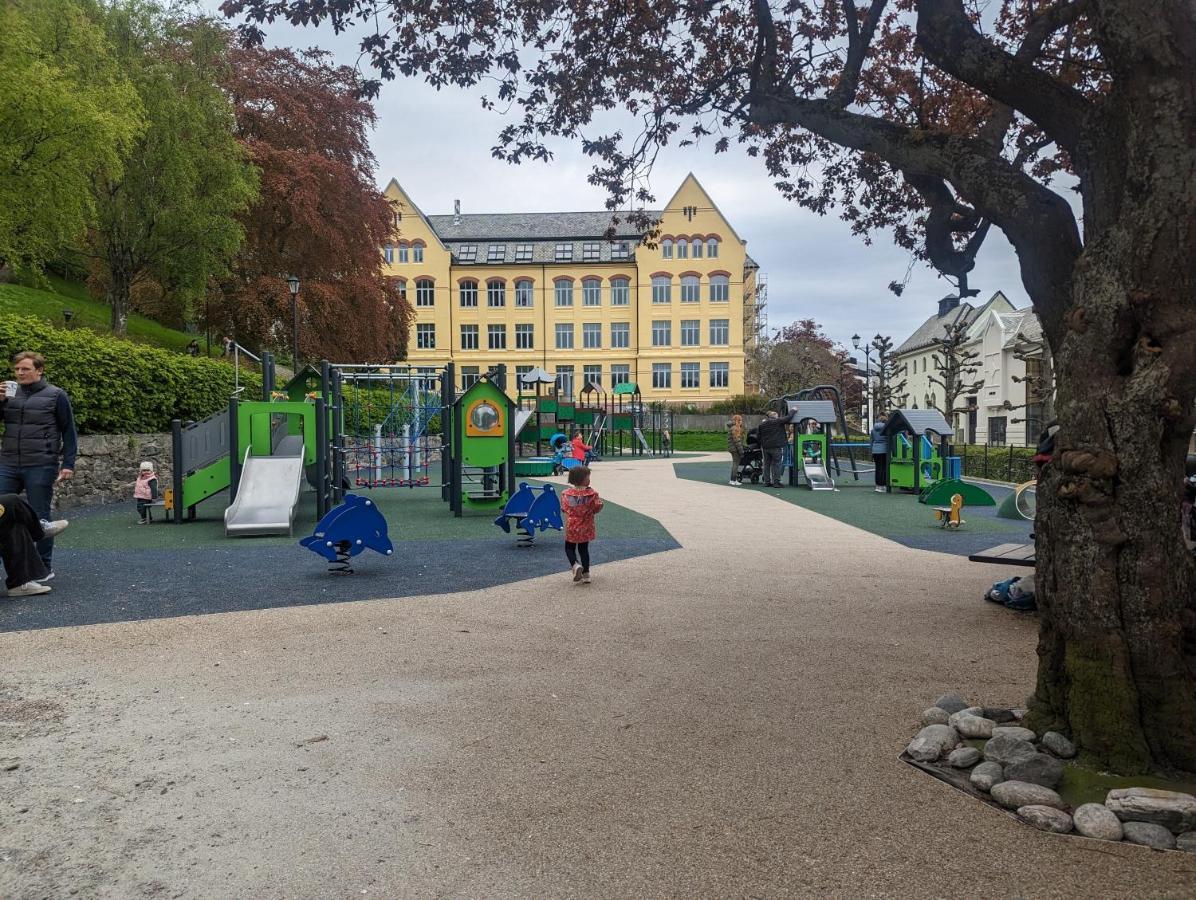 Family Friendly Apartment By The Park In The Very Center Of Ålesund Esterno foto